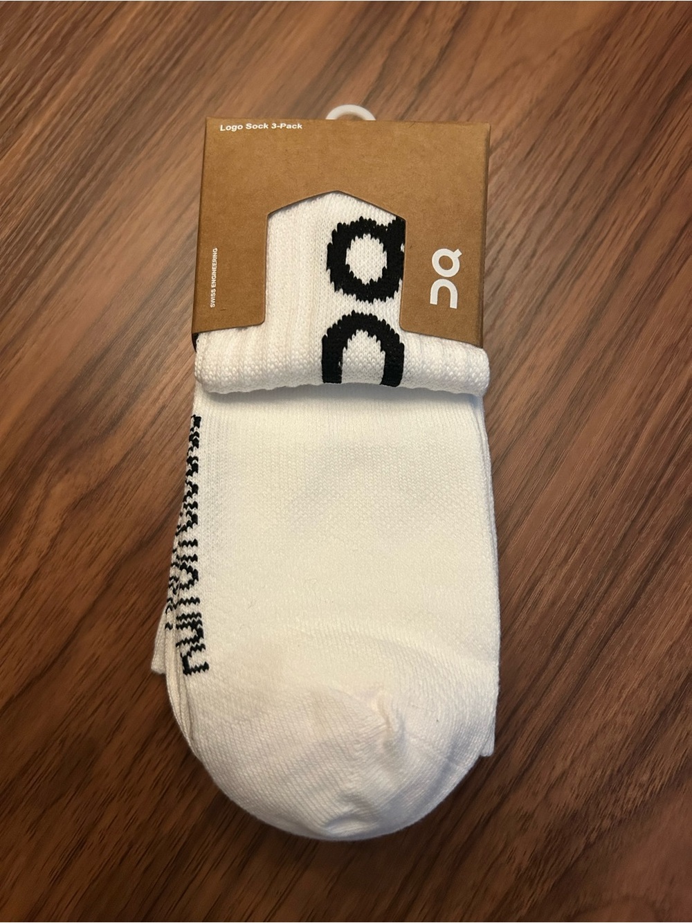 On Running on cloud PACK OF 3 pairs White Crew Socks